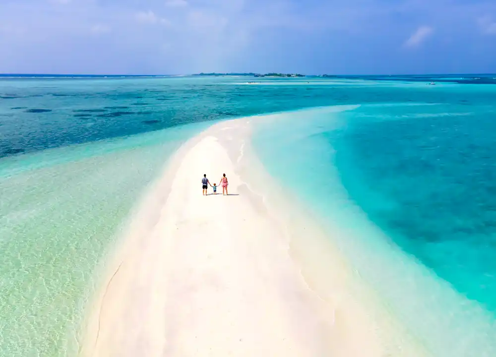 Wandelen op strand Malediven