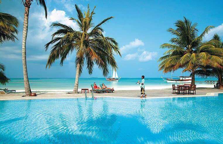 Strand en zwembad Malediven